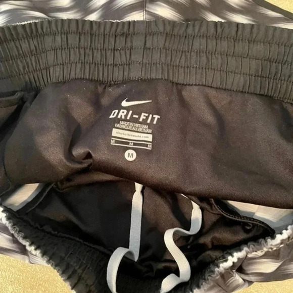 NIKE Dri-Fit running shorts
Size: medium - Picture 5 of 10